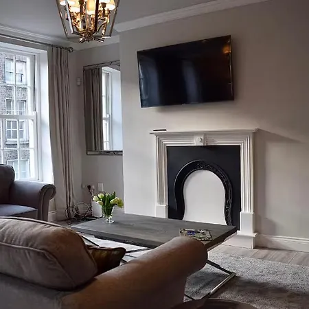 Apartment Modern ! Reach Out On What'aspp For Quick Support! Check The Number From The Photos! Temple Bar!