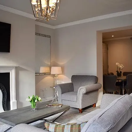 Apartment Modern ! Reach Out On What'aspp For Quick Support! Check The Number From The Photos! Temple Bar!